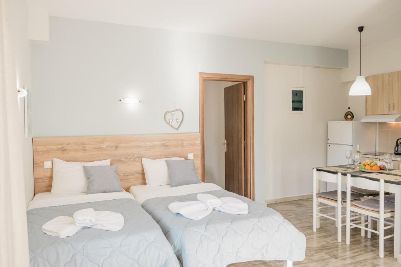 פלטניאס Miramare Apartments מראה חיצוני תמונה