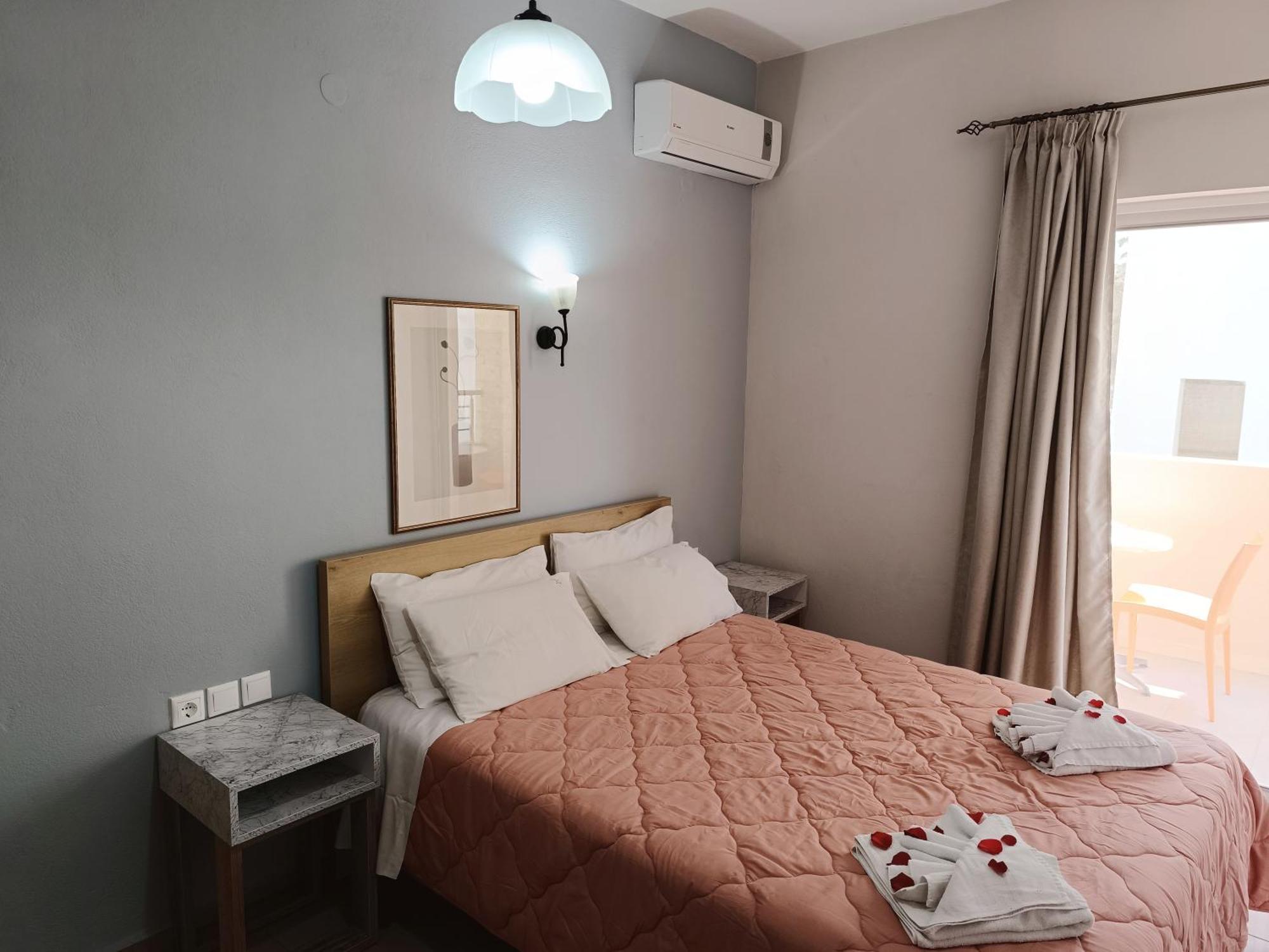 פלטניאס Miramare Apartments מראה חיצוני תמונה